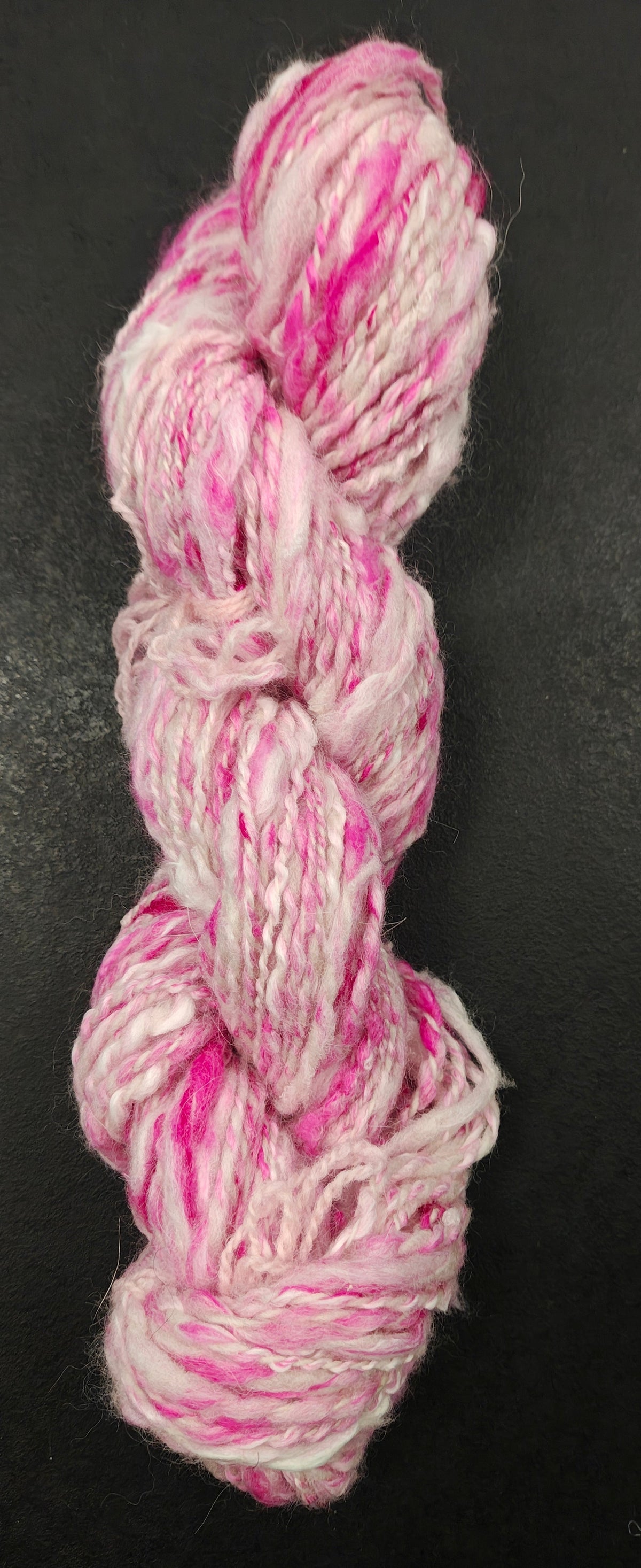Handspunnet garn, Jämtlandsull & angora, rosa/vitt, 50g