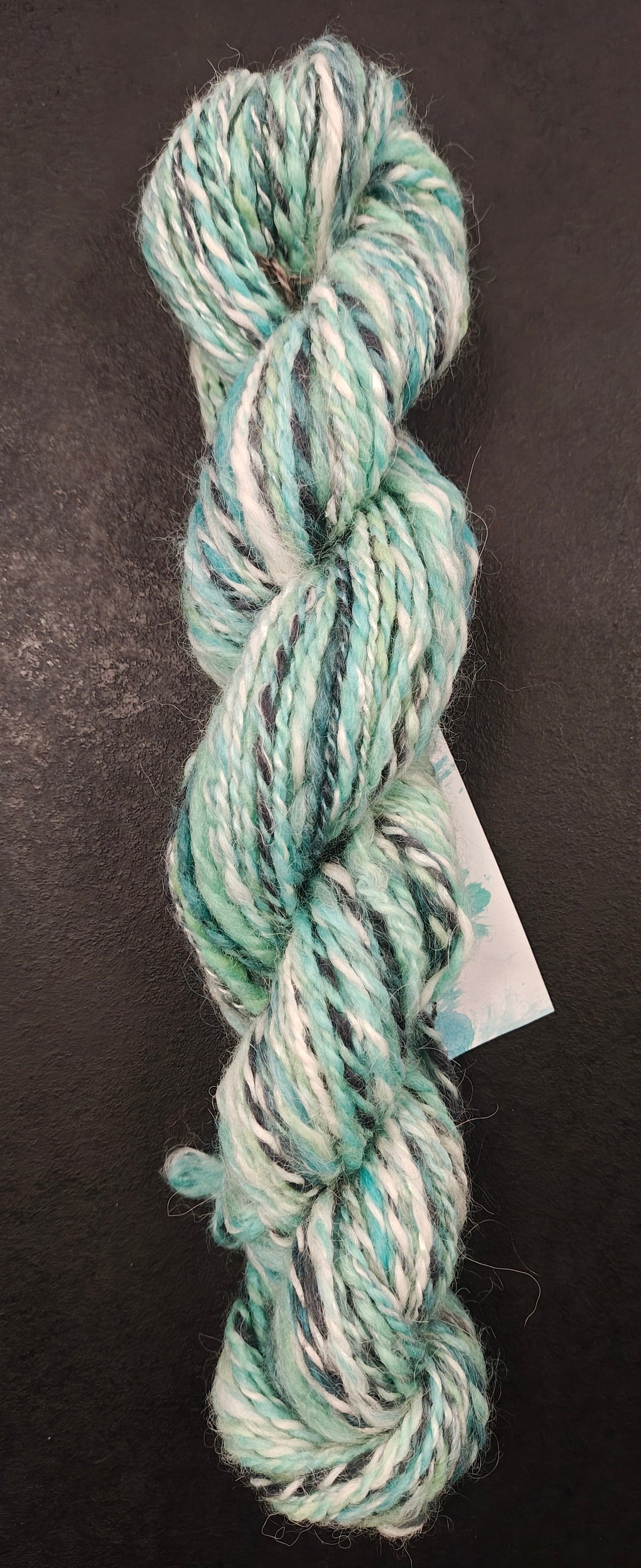 Handspunnet garn, ullmix, grå/aqua/vit, 40g